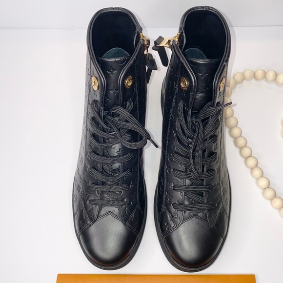 โโSOLDโโ($750) Louis Vuitton empreinte leather sneakers - Picture 5 of 12